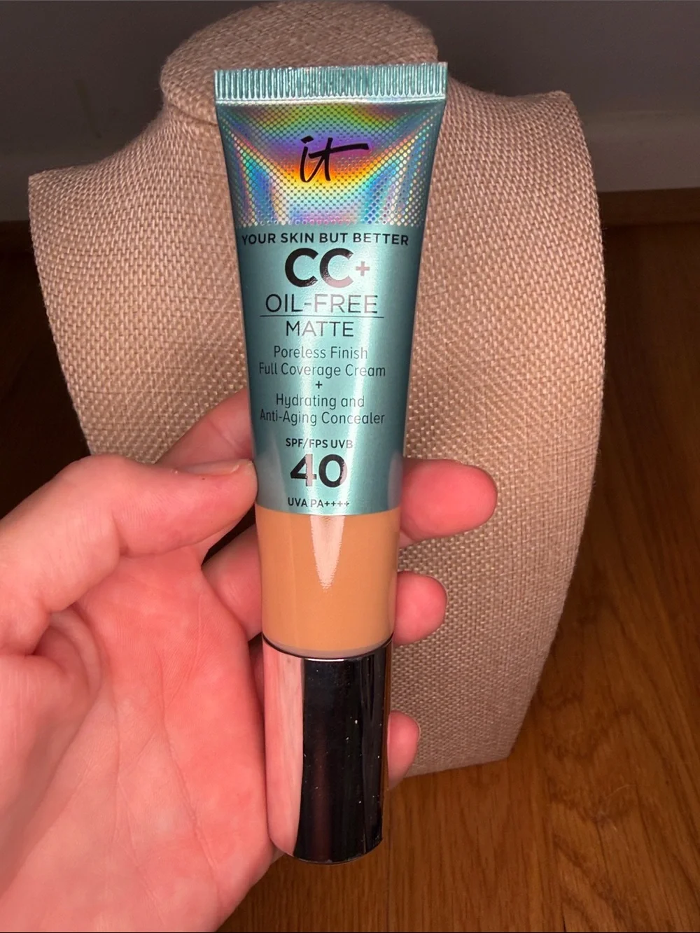 it cosmetics CC+ Oil-Free Matte Cream SPF 40 — Tan